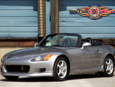 Honda S2000 cu 1.464 km la bord