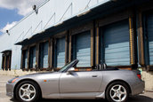Honda S2000 cu 1.464 km la bord