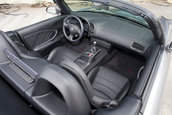 Honda S2000 cu 1.464 km la bord