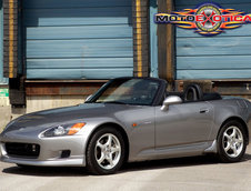 Honda S2000 cu 1.464 km la bord