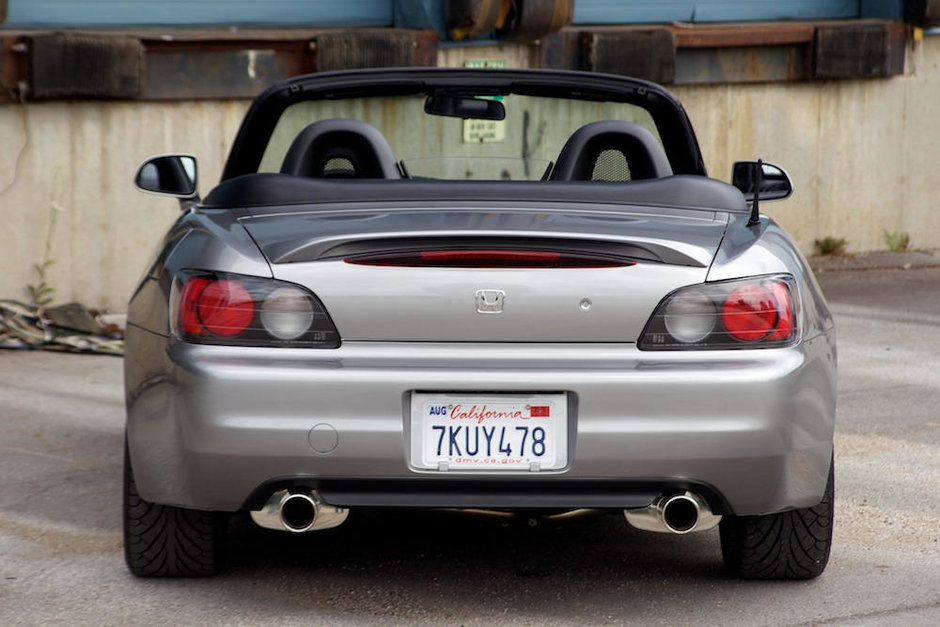 Honda S2000 cu 1.464 km la bord