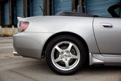 Honda S2000 cu 1.464 km la bord