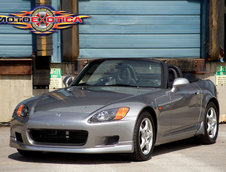 Honda S2000 cu 1.464 km la bord