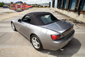 Honda S2000 cu 1.464 km la bord