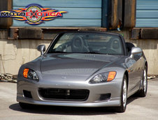 Honda S2000 cu 1.464 km la bord