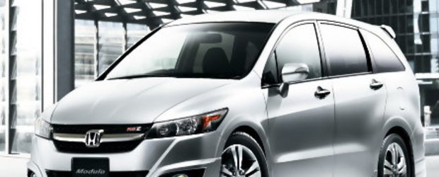 Honda Stream by Modulo