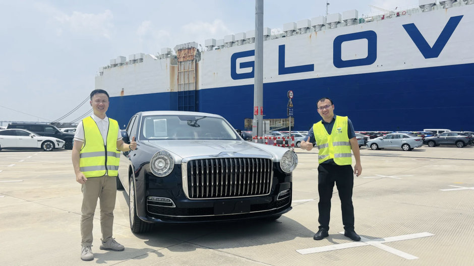 Hongqi Golden Sunflower Guoli Lanting Yayun vandut cu 1.5 milioane de dolari