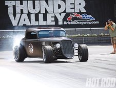 Hot Rod: Un Ford din 1933 cu veleitati de dragster