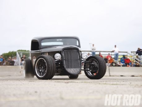 Hot Rod: Un Ford din 1933 cu veleitati de dragster Hot Rod: Un Ford din 1933 cu veleitati de dragster