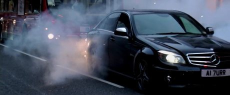 Hot Video: Burnout masiv cu Mercedes C63 AMG in centrul Londrei!