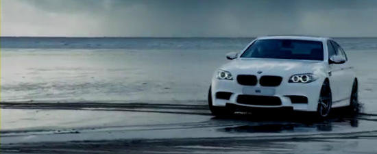 Hot Video: Drifturi pe plaja cu noul BMW M5!