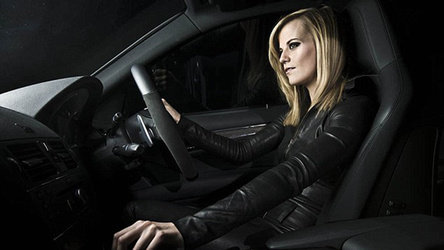 Hot Video: Susie Stoddart incaleca noul Mercedes E63 AMG Estate Hot Video: Susie Stoddart incaleca noul Mercedes E63 AMG Estate