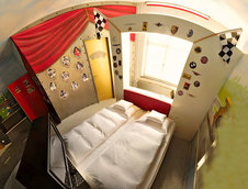 Hotelul cu masini