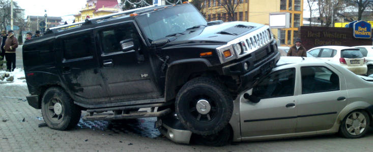 Hummer vs. Logan: dragoste interzisa la Gura Humorului Hummer vs. Logan: dragoste interzisa la Gura Humorului