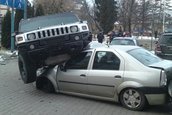 Hummer vs. Logan: dragoste interzisa la Gura Humorului