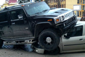Hummer vs. Logan: dragoste interzisa la Gura Humorului