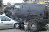 Hummer vs. Logan: dragoste interzisa la Gura Humorului