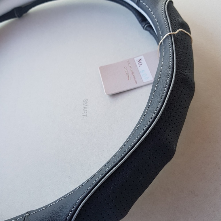 Husa volan piele naturala perforata negru cu gri