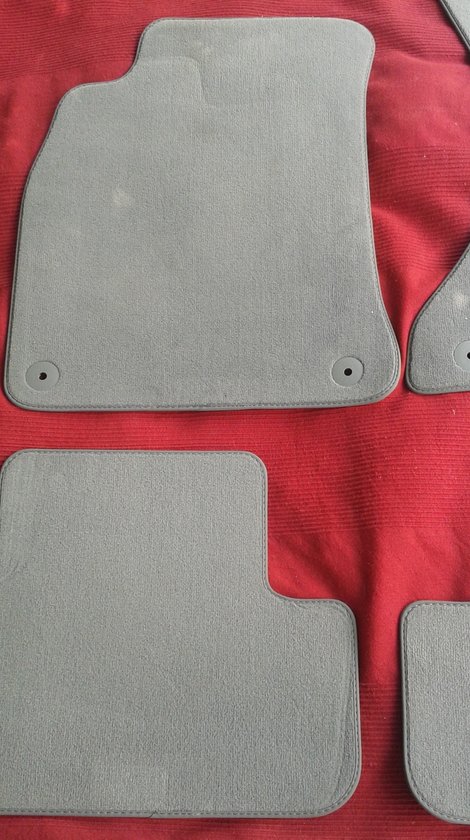 Huse AUTO & Covorase AUDI A8 d4 d3 A7 A6 c7-4g A6 c6 -4f A5 A4 b8 b7 b6 b5 A3 8p / 8v Q7 Q5 Q4 Q3 Q2