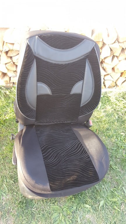 Huse auto negre din material plusat cu inserti de piele