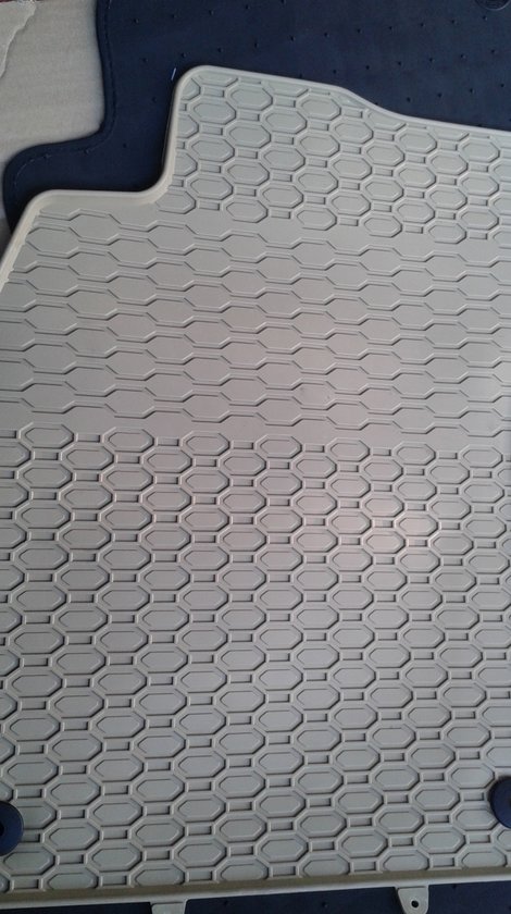 Huse si Covorase AUDI A8 d4,d3,d2, A7,A6 c7-4G,A6 c6-4f A5,A4 b8,b7,b6,b5, A3,A1, Q7,Q5,Q3
