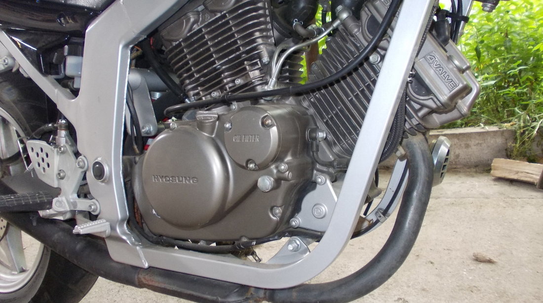 Hyosung GT 125 Naked se conduce la 16 ani cu A1