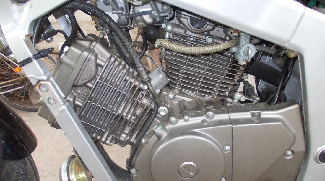 Hyosung GT 125 Naked se conduce la 16 ani cu A1