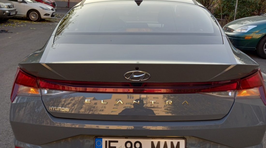 Hyundai Elantra 1598 2021