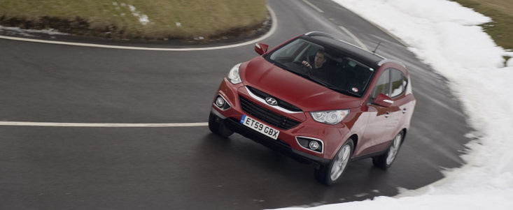 Hyundai Romania si Crucea Rosie Romana vin in ajutorul familiilor izolate din cauza zapezii Hyundai Romania si Crucea Rosie Romana vin in ajutorul familiilor izolate din cauza zapezii