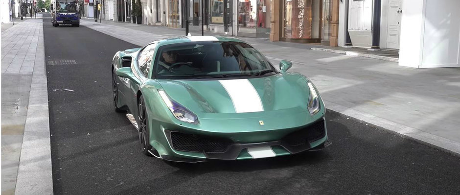 I-a platit pe cei de la Ferrari sa-i vopseasca masina intr-o nuanta unica. Se numeste Verde Francesca si arata demential I-a platit pe cei de la Ferrari sa-i vopseasca masina intr-o nuanta unica. Se numeste Verde Francesca si arata demential
