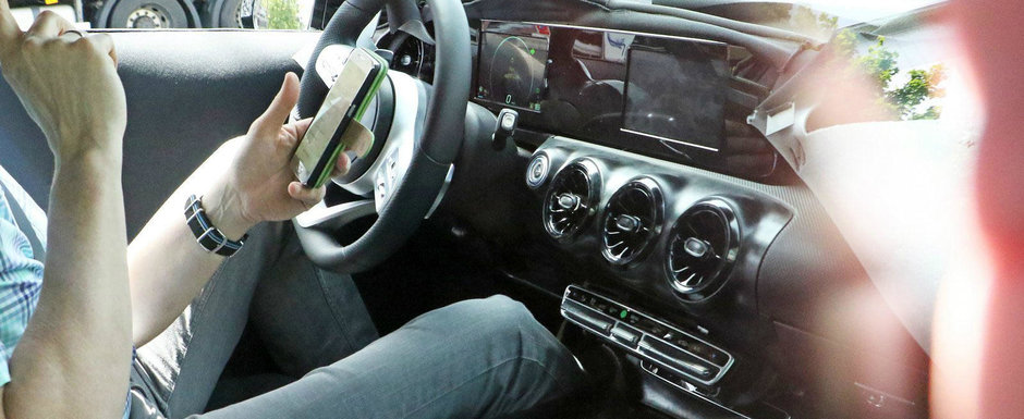 I-au aflat marele secret. Cea mai ieftina masina de la Mercedes, fotografiata cu ceasurile digitale la vedere I-au aflat marele secret. Cea mai ieftina masina de la Mercedes, fotografiata cu ceasurile digitale la vedere