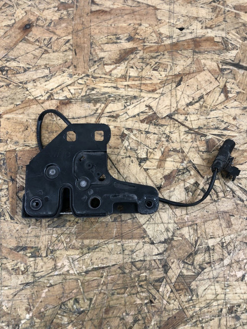 Iala broasca capota Audi A6 Av 2.0 TDI e A6 combi 2009 (4F0823509B)