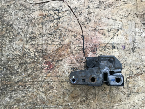 Iala broasca capota VW T5 2.0TDI , Automat DSG sedan 2012 (cod intern: 27904)
