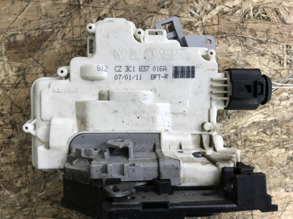 Iala broasca usa dreapta fata VW Passat B7 2.0TDI combi 2012 (3C1837016A)