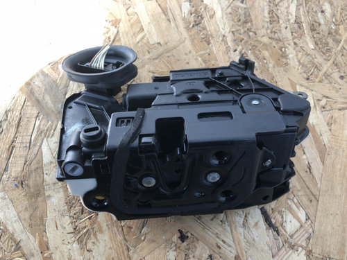 Iala broasca usa stanga spate VW Golf 6 sedan 2010 (5K4839015H)