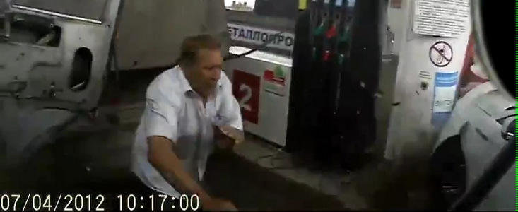 Iar premiul pentru cel mai norocos rus in viata ii revine lui... Iar premiul pentru cel mai norocos rus in viata ii revine lui...