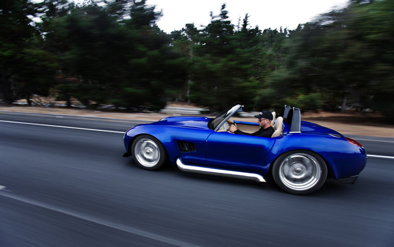 Iconic AC Roadster - Nu judeca o carte dupa coperta Iconic AC Roadster - Nu judeca o carte dupa coperta