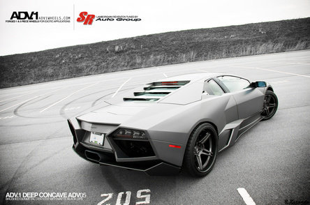 Identitate furata: Lambo Reventon cu jante ADV1