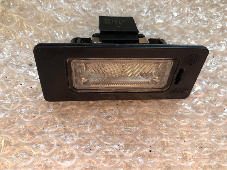Iluminare numar de imatriculare audi a4 b8 2007-2015 8t0943021