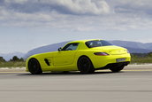 Imagini de vis: Mercedes SLS AMG  E-Cell pozeaza in Norvegia