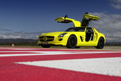 Imagini de vis: Mercedes SLS AMG  E-Cell pozeaza in Norvegia