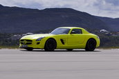 Imagini de vis: Mercedes SLS AMG  E-Cell pozeaza in Norvegia