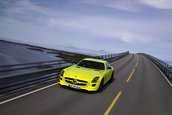 Imagini de vis: Mercedes SLS AMG  E-Cell pozeaza in Norvegia