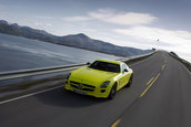 Imagini de vis: Mercedes SLS AMG  E-Cell pozeaza in Norvegia