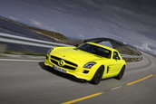 Imagini de vis: Mercedes SLS AMG  E-Cell pozeaza in Norvegia