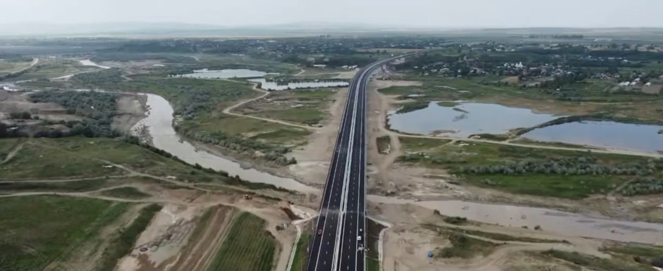 Imagini spectaculoase cu cel mai lung pod de pe Autostrada Moldovei. Circulatia se va deschide chiar luna aceasta Imagini spectaculoase cu cel mai lung pod de pe Autostrada Moldovei. Circulatia se va deschide chiar luna aceasta