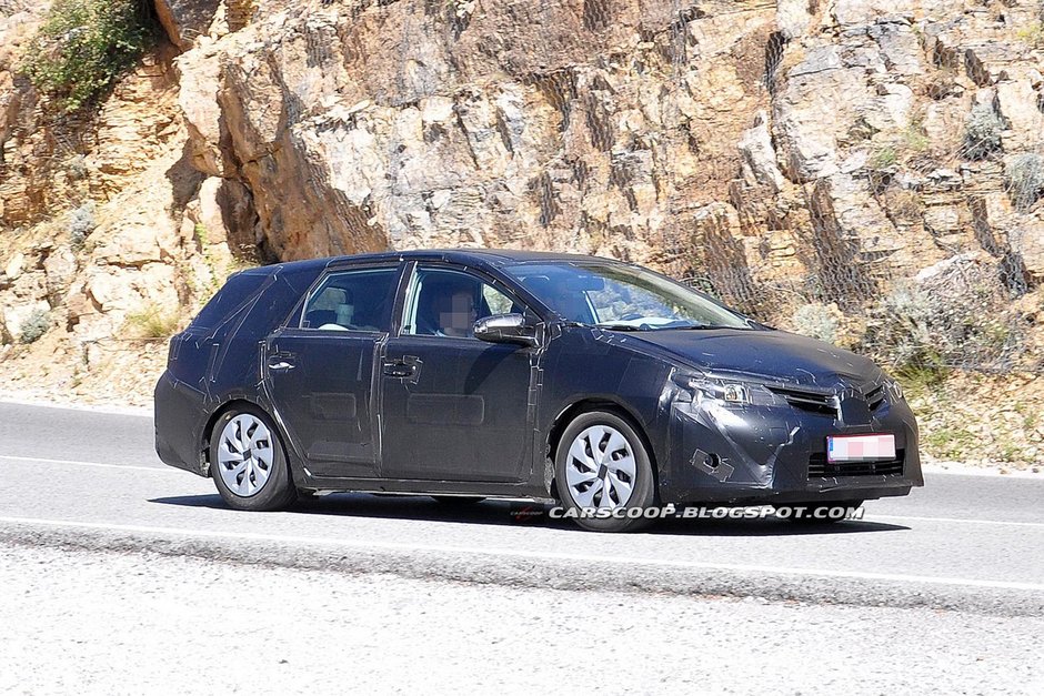 Imagini spion cu Toyota Auris Station Wagon Imagini spion cu Toyota Auris Station Wagon
