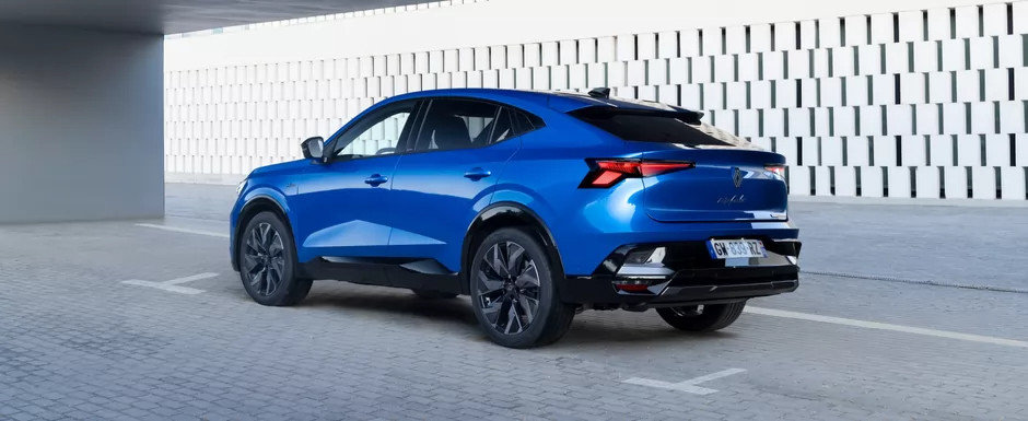 Imaginile care au bagat frica in sefii de la Volkswagen. Renault prezinta oficial noul Rafale cu motor de 300 de cai si plafon care isi schimba transparenta la apasarea unui buton. Cat costa in Romania Imaginile care au bagat frica in sefii de la Volkswagen. Renault prezinta oficial noul Rafale cu motor de 300 de cai si plafon care isi schimba transparenta la apasarea unui buton. Cat costa in Romania