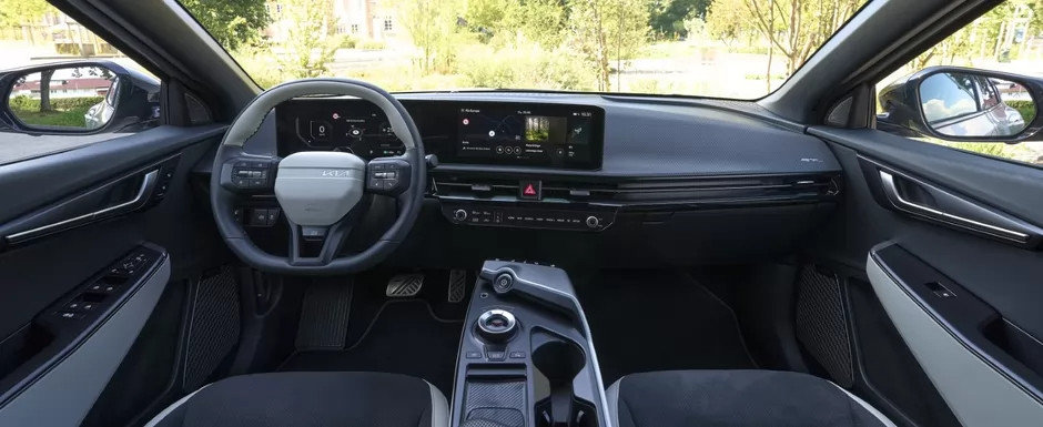 Imaginile care au bagat frica in sefii de la Volkswagen. Kia dezvaluie oficial noul EV6 cu un design super-spectaculos la exterior si doua display-uri masive la interior. Cat costa Imaginile care au bagat frica in sefii de la Volkswagen. Kia dezvaluie oficial noul EV6 cu un design super-spectaculos la exterior si doua display-uri masive la interior. Cat costa