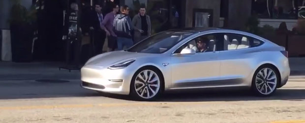 Imaginile care au creat isterie pe internet. Uite cum arata in realitate noua Tesla Model 3!